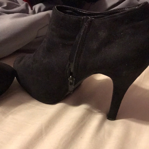 High heel booties - Picture 2 of 3